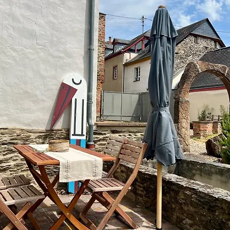 Bg Living & Hosting - Mosel Winzerhaus An Der Lieser Mit Sonnenterrasse & Privatparkplatz - Naehe Bernkastel-Kues